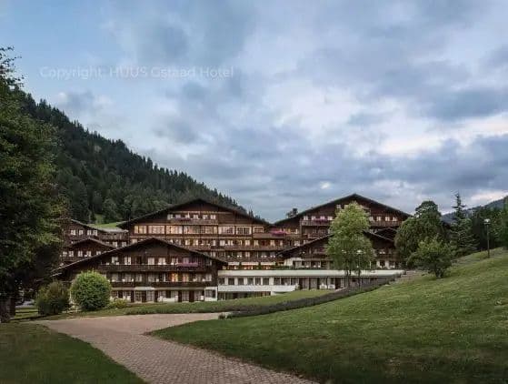 Suite im HUUS Gstaad Hotel