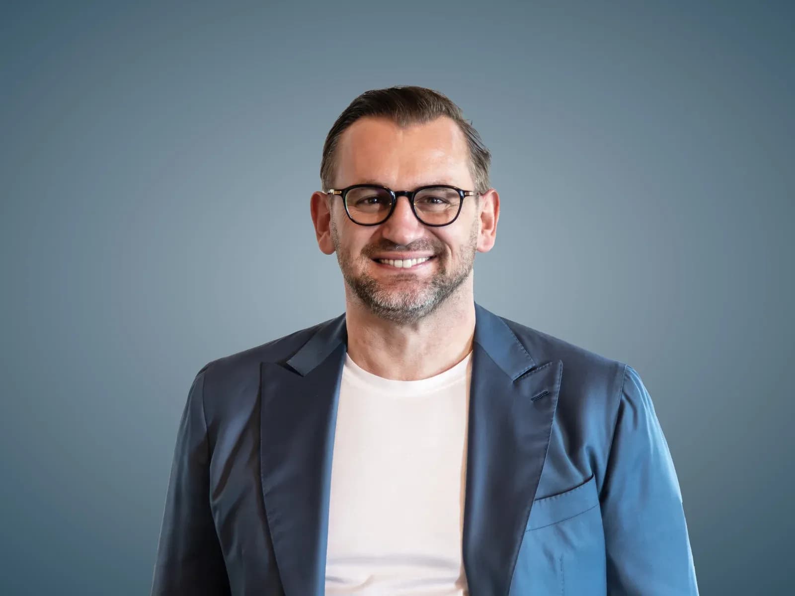 Gzim Hasani, CEO & Managing Partner smzh ag